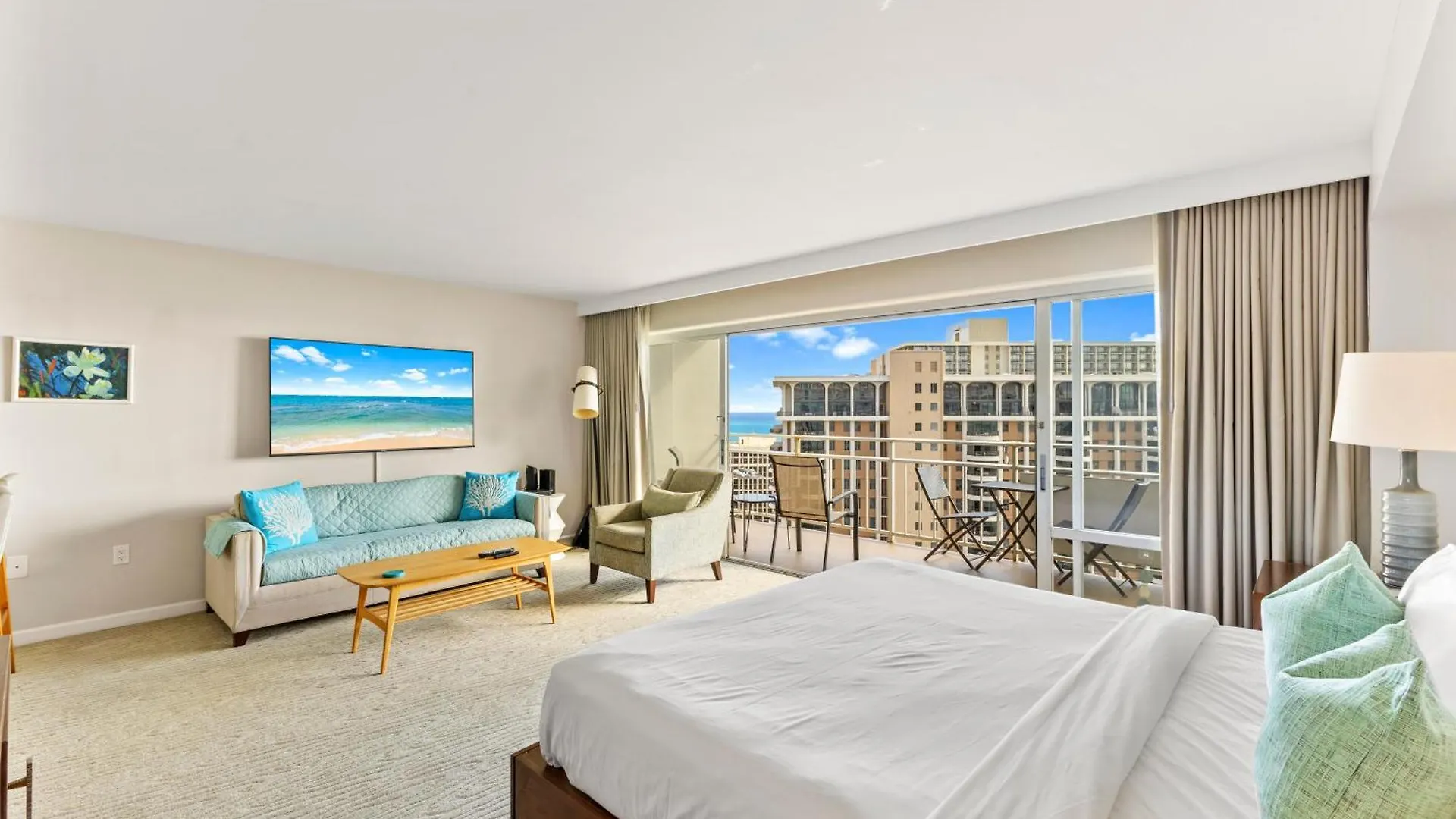 Breathtaking Studio Ocean Views! Pool! Beach! Honolulu USA