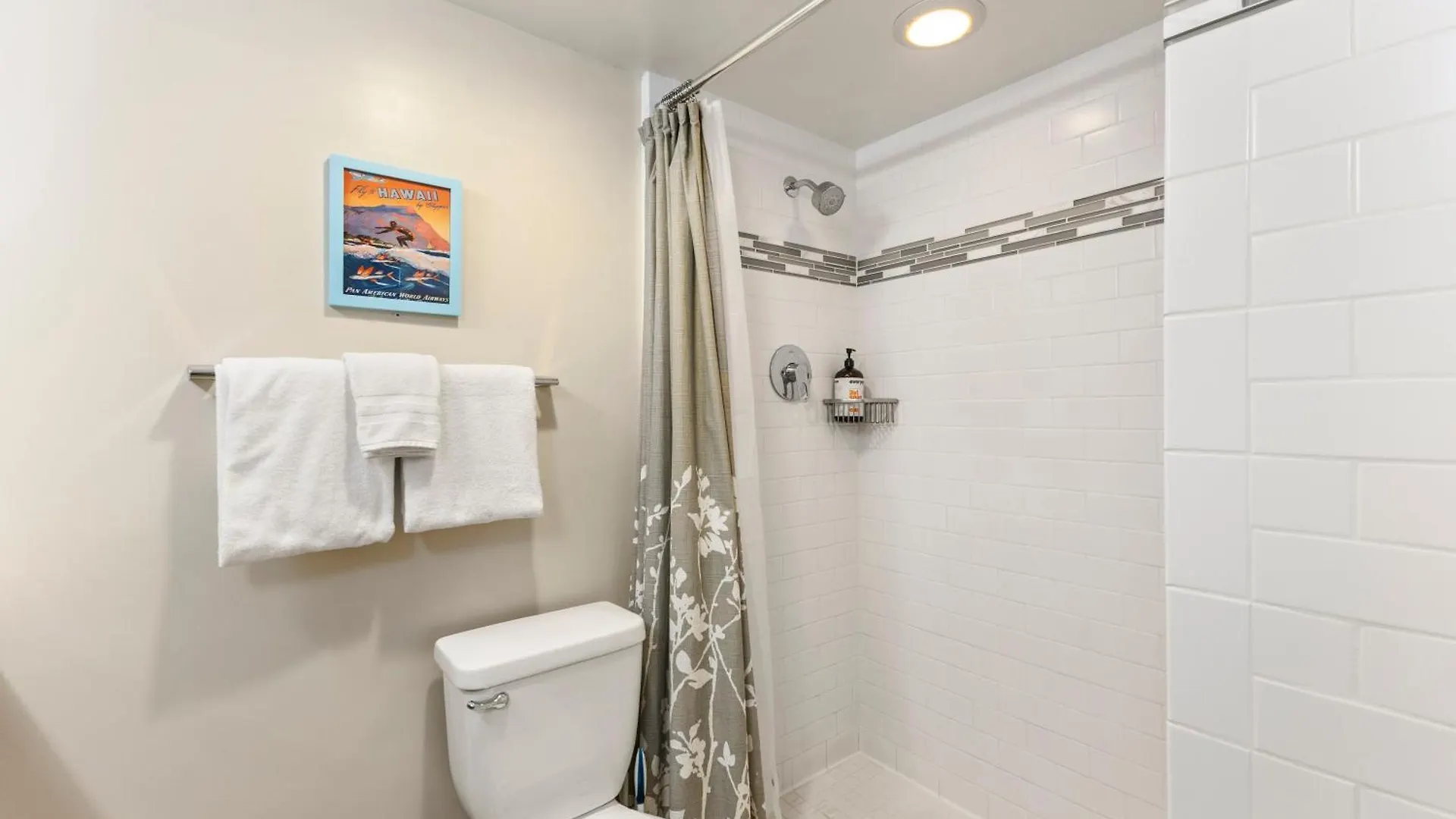 Breathtaking Studio Ocean Views! Pool! Beach! Honolulu Apartment